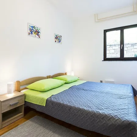 Appartement Cosy Near The With Grill Pula