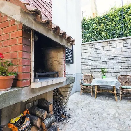 Cosy Near The With Grill Appartement Pula